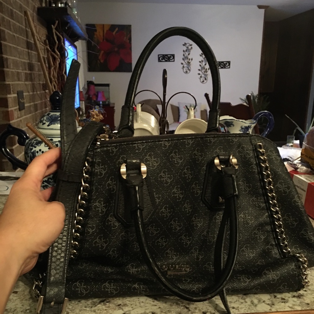 Guess purse (Sold dont buy)